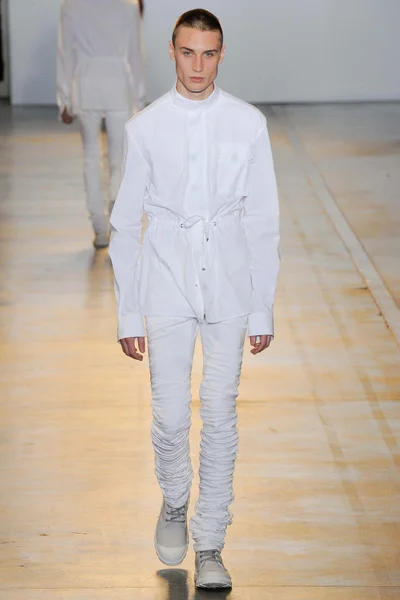 Look 10